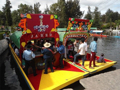 Xochimilco trajinera